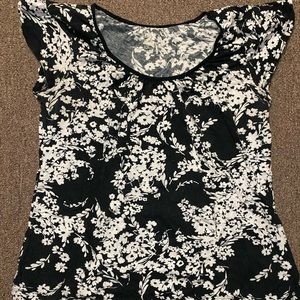 Gap Black & White floral flutter sleeve blouse top tee